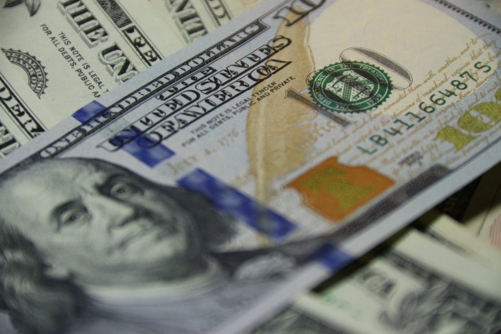 Debt ou Debit? Como dizer débito e como dizer dívida em inglês?